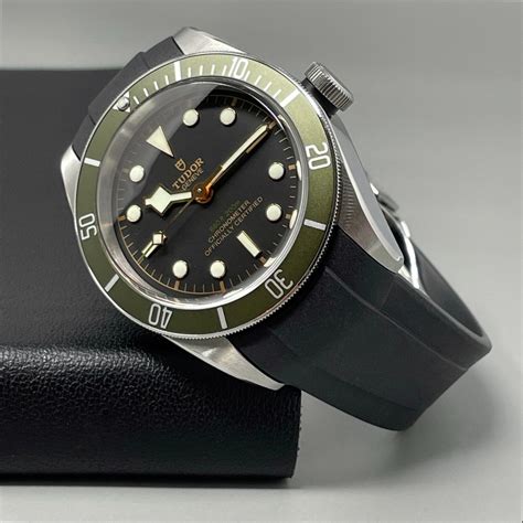 tudor rubber strap 22mm.